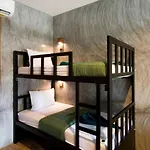 Blanco Hostel Lanta 18 To 35