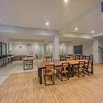 Lanta Ray Bay Hotel