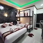 Lanta Long Beach Hostel