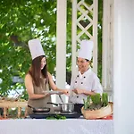 Phi Phi Holiday Resort, Leam Tong Beach