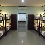 Lanta Long Beach Hostel