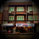 Baan Phangnga Beds And Bakery