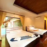 Palms Hill Resort