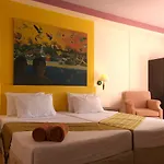 Koh Ngai Cliff Beach Resort