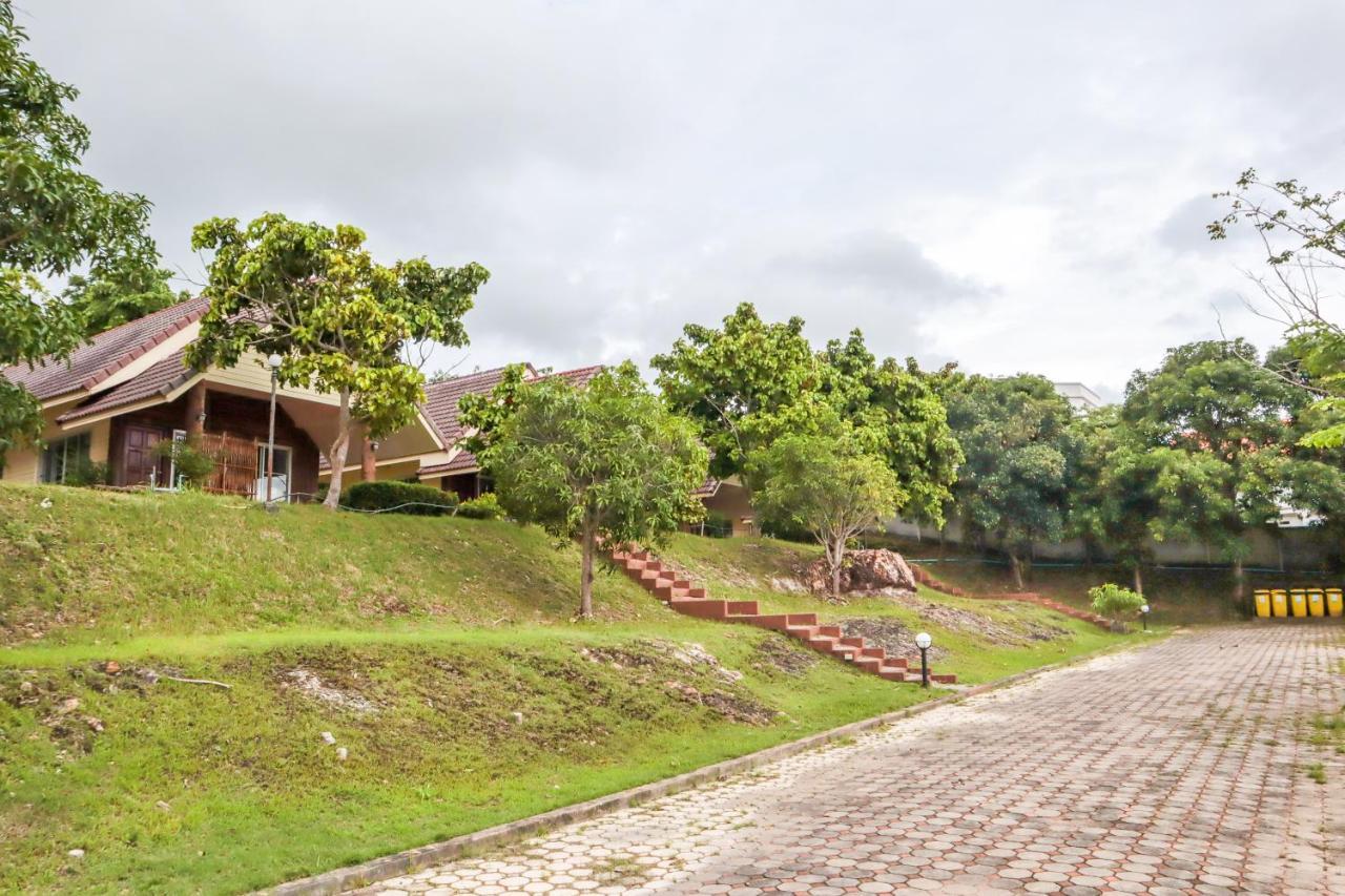 Lanta Village Hotel 4*