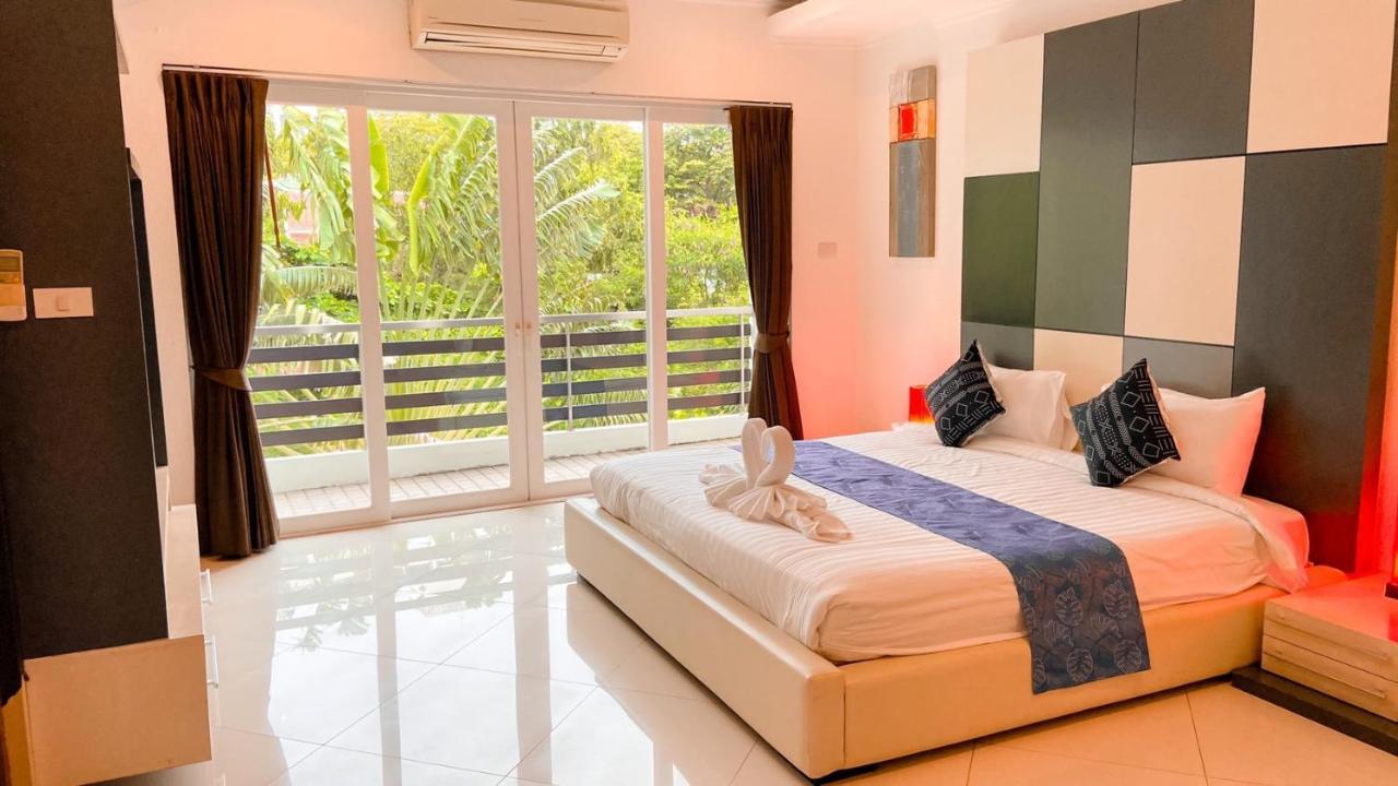 Hidden Palm Pool Villa