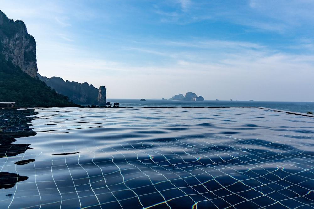 Resort Avani Cliff Krabi 4*