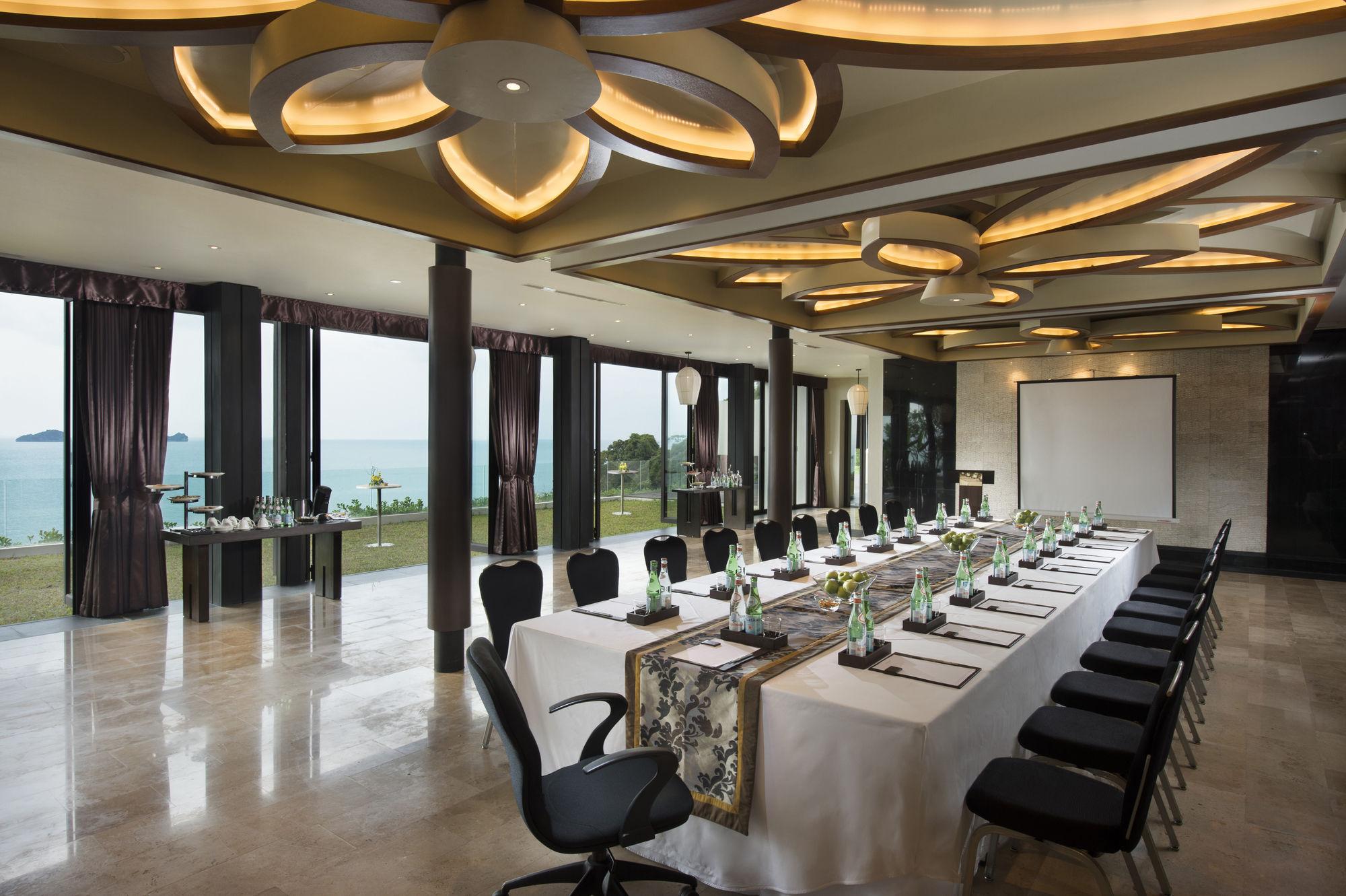 Conrad Residences 5*