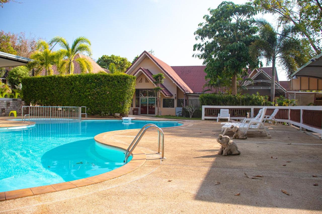 Lanta Village Hotel 4*