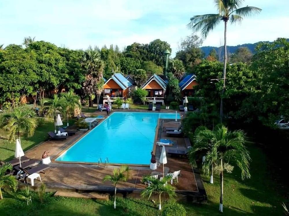 Lanta Sunny House Resort 3*