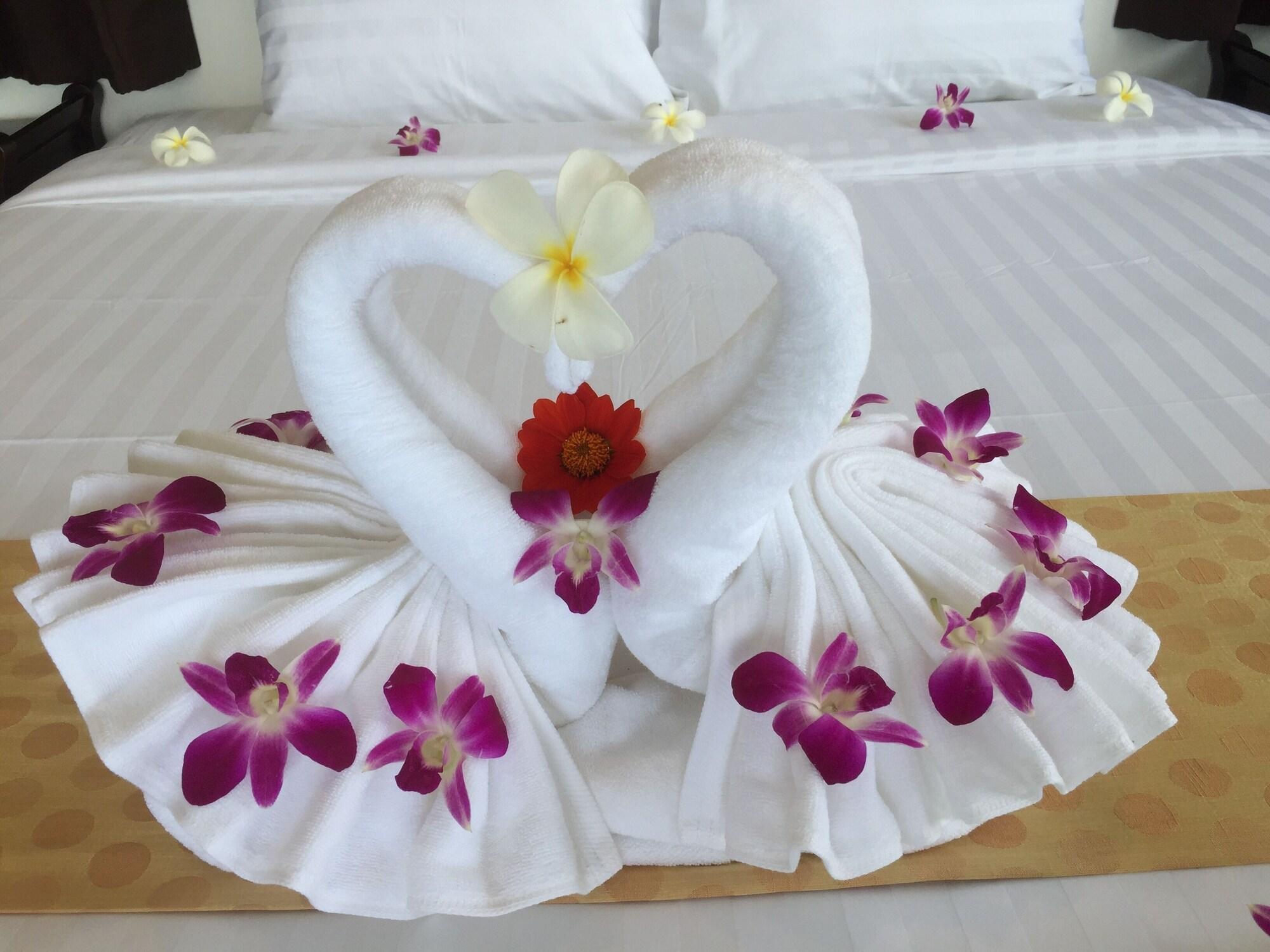 The Cosy Maenam Hotel 3*