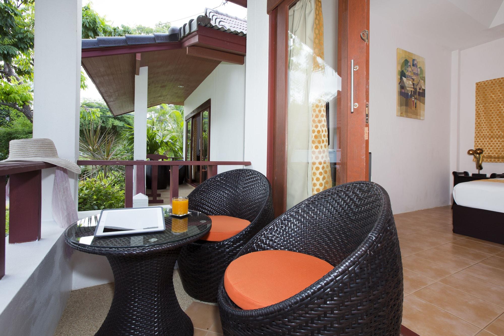 The Cosy Maenam Hotel 3*