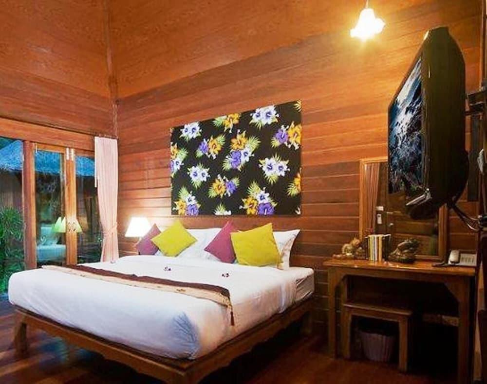 Resort Lipa Bay Lipa Noi
