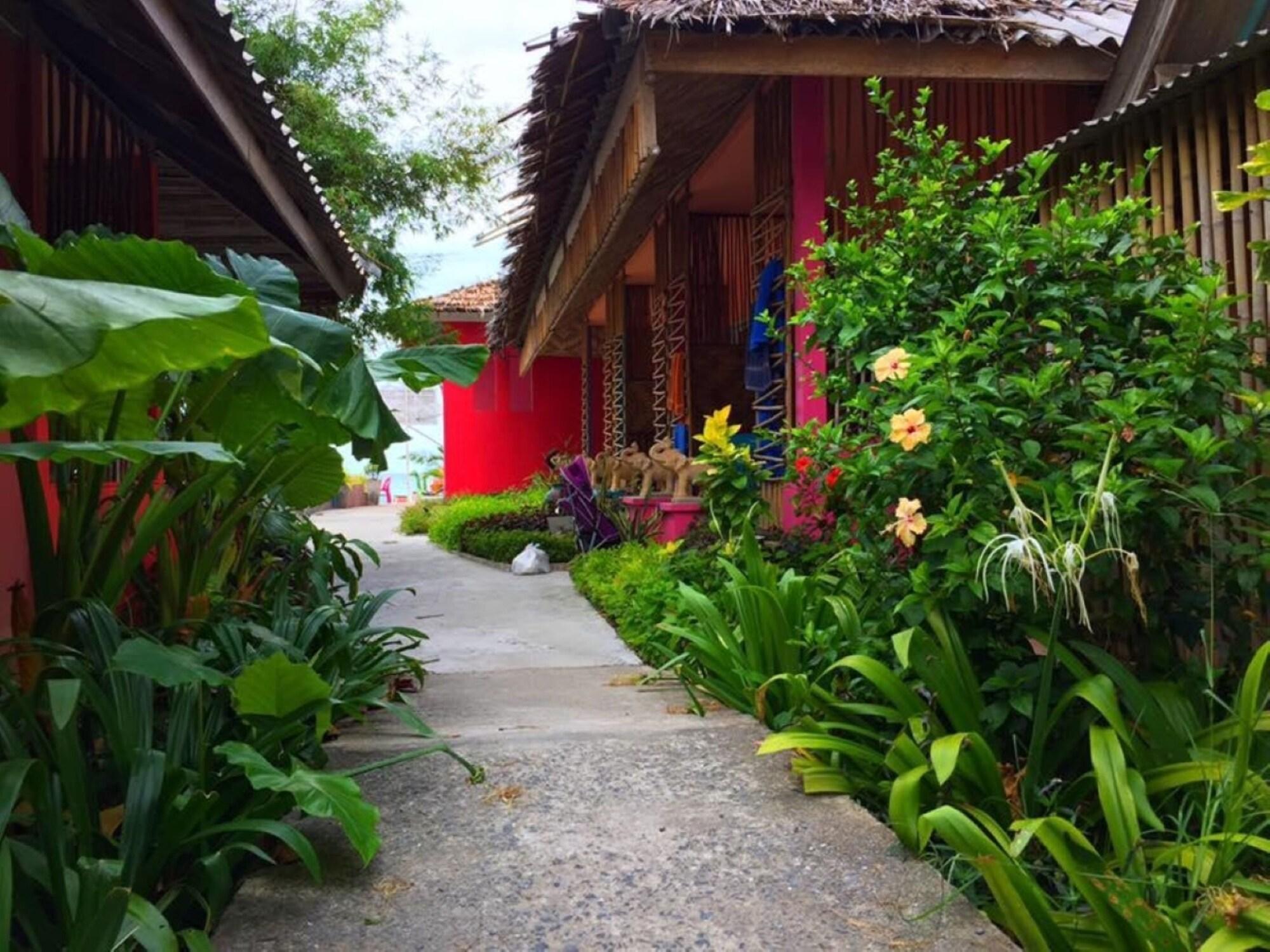 Cha-ba & Art Gallery Resort Koh Lanta