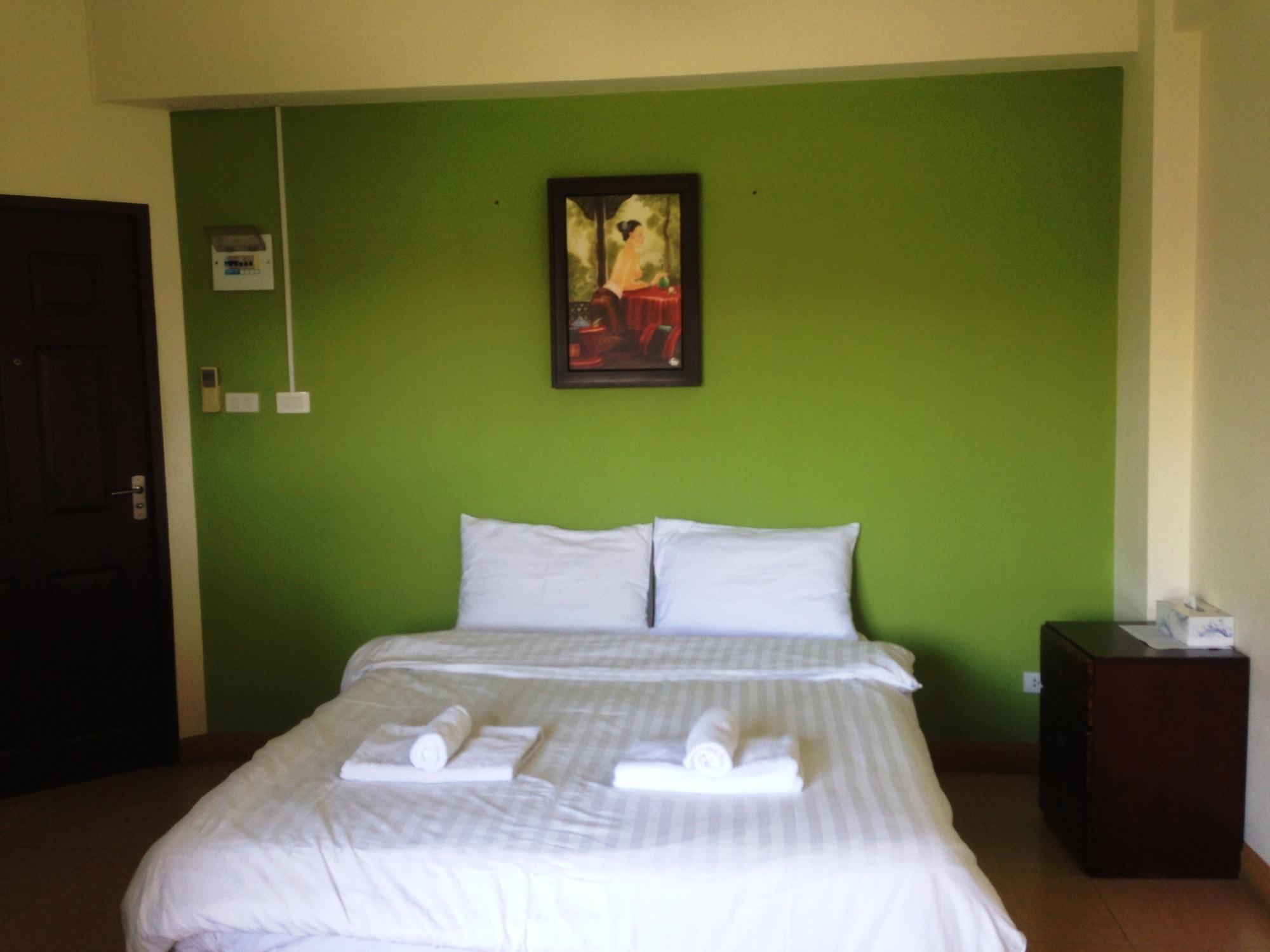 Yanadin Service Aparthotel Bang Saen