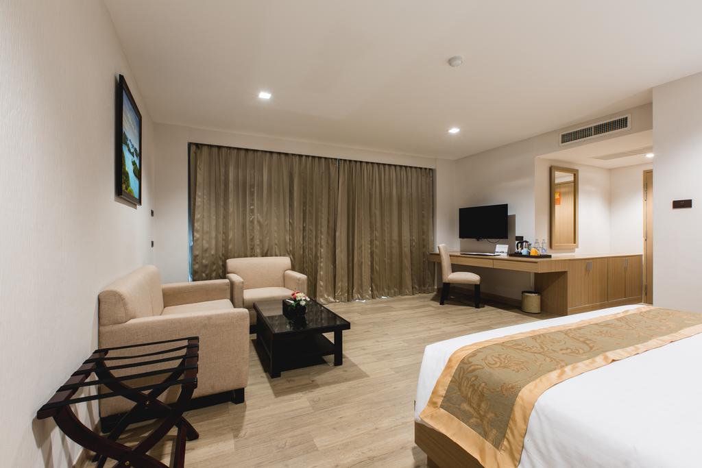 Adelphi Hotel 4*