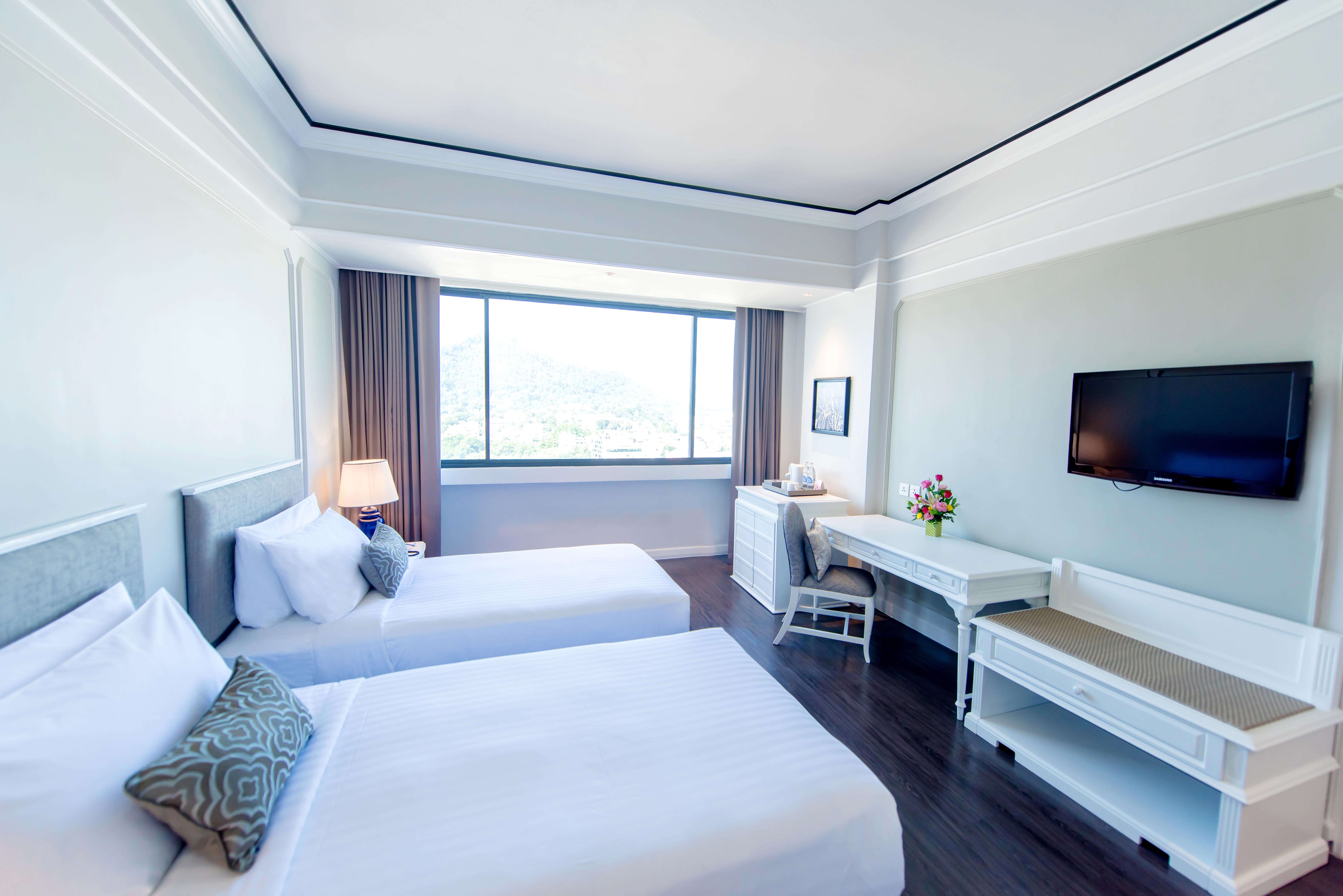 Courtyard By Marriott Town
