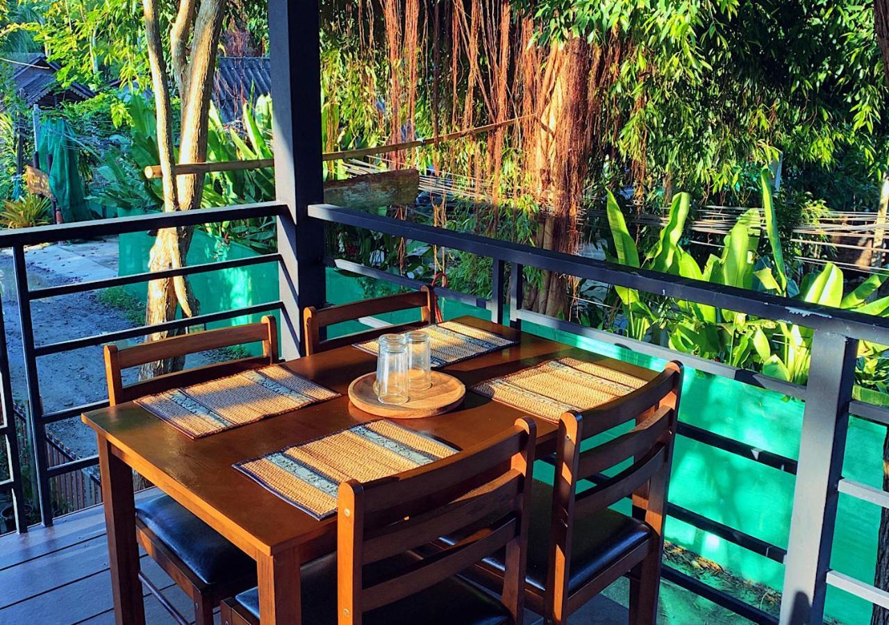 Montra Long Koh Lanta