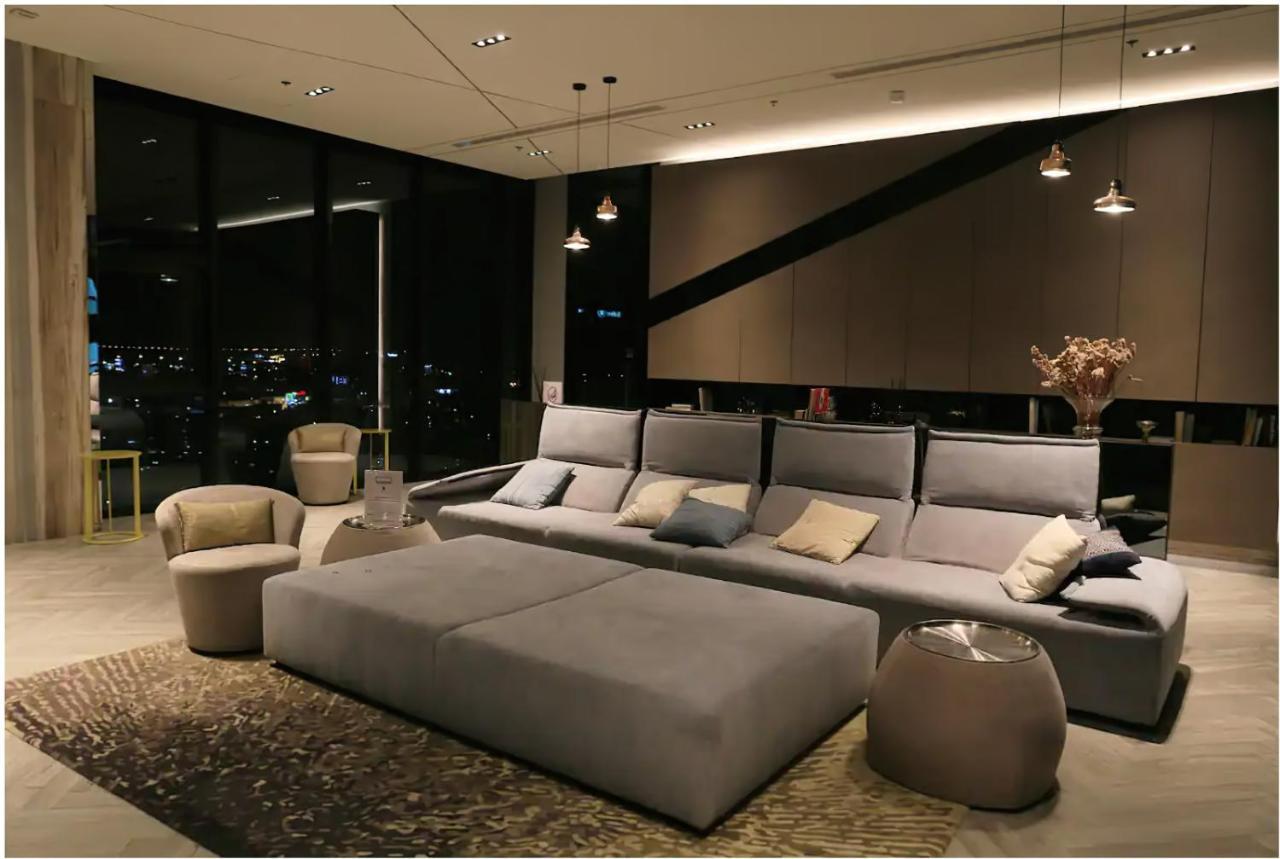 Apartment Next To The & Centrally Located, Near