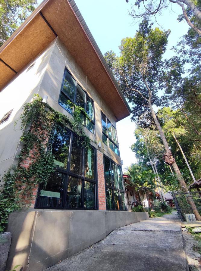 Blanco Lanta 18 To 35 Hostel *