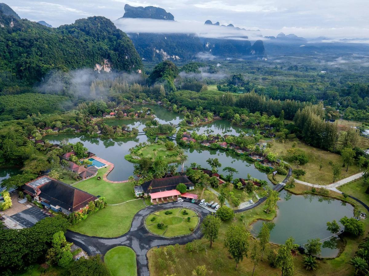 Resort Pool Bor Saen