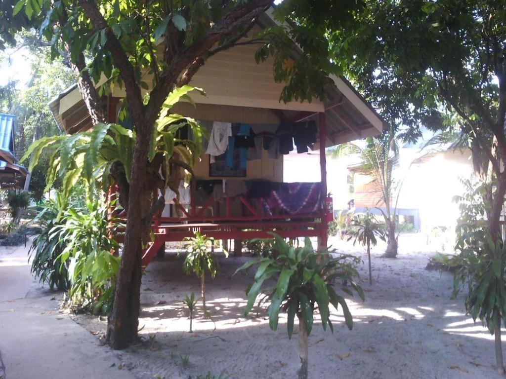Lanta Long Hostel *