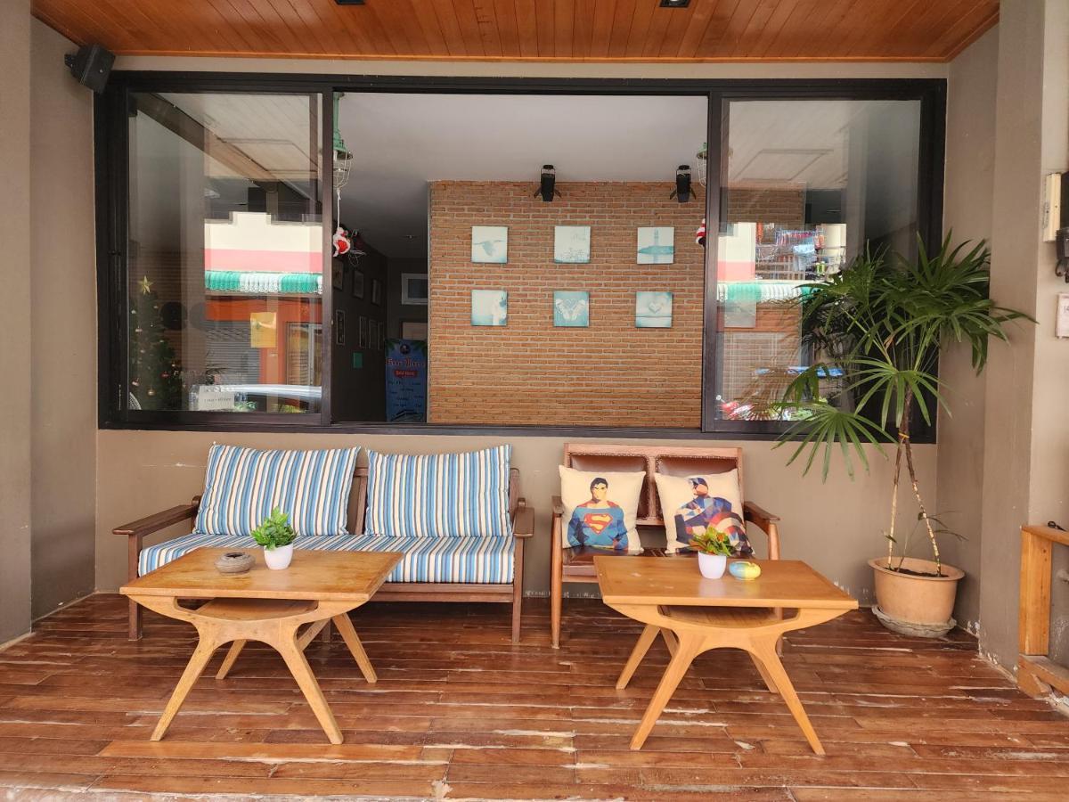 Albergue Dfeel House