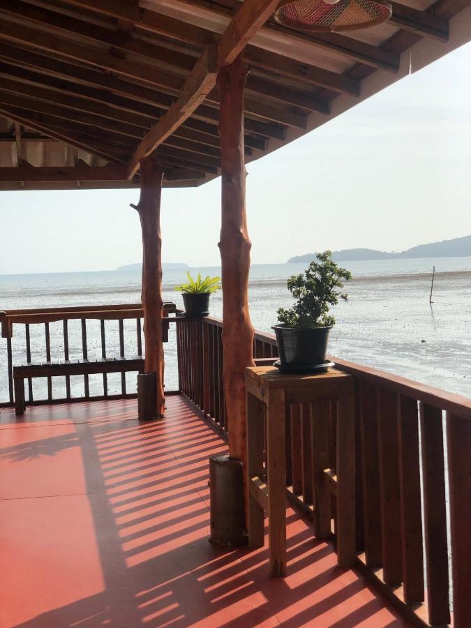 Guest house Navareeya House Seaview