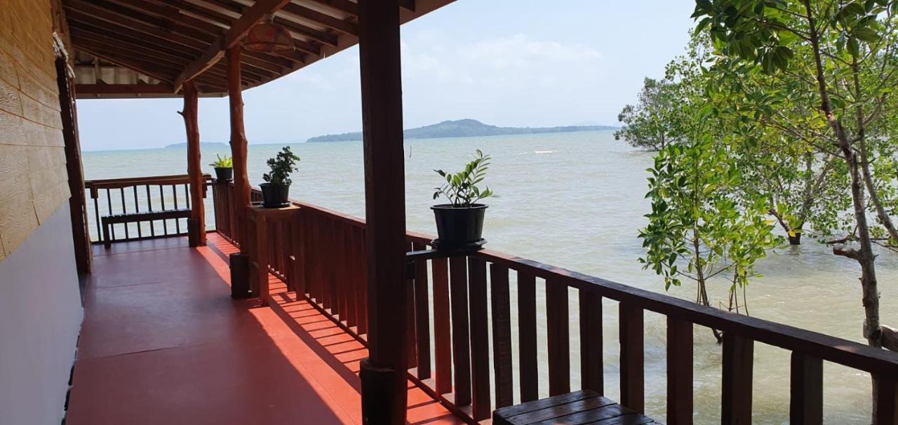 Navareeya House Seaview *