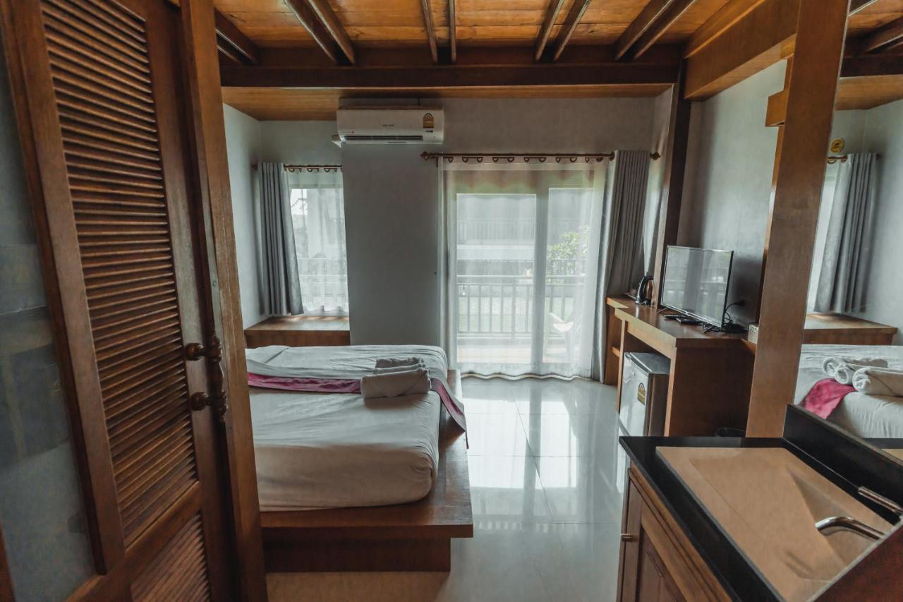 Lanta Ray Bay Hotel 2*