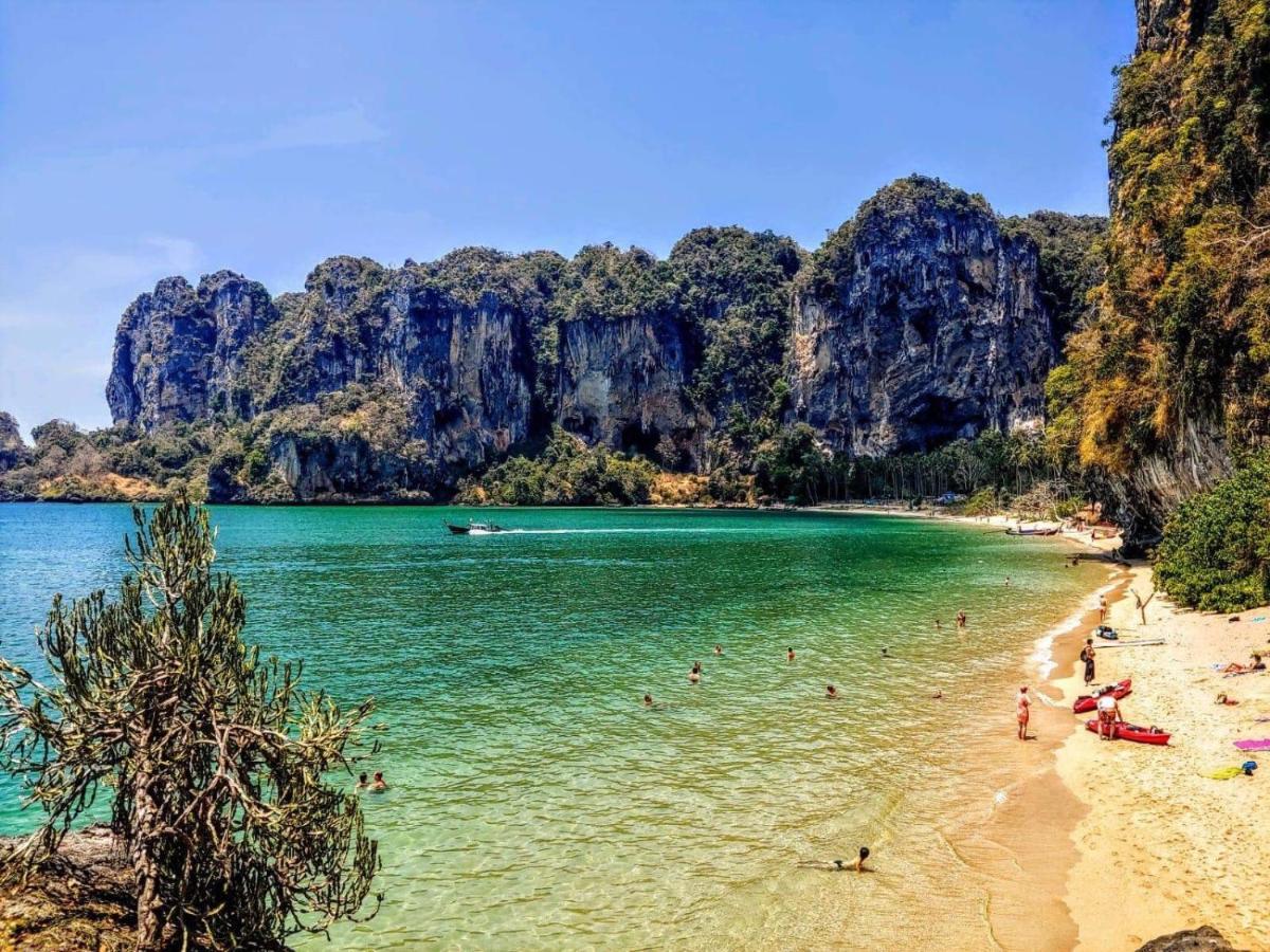 Chill Out Bar And Hostel Tonsai Beach