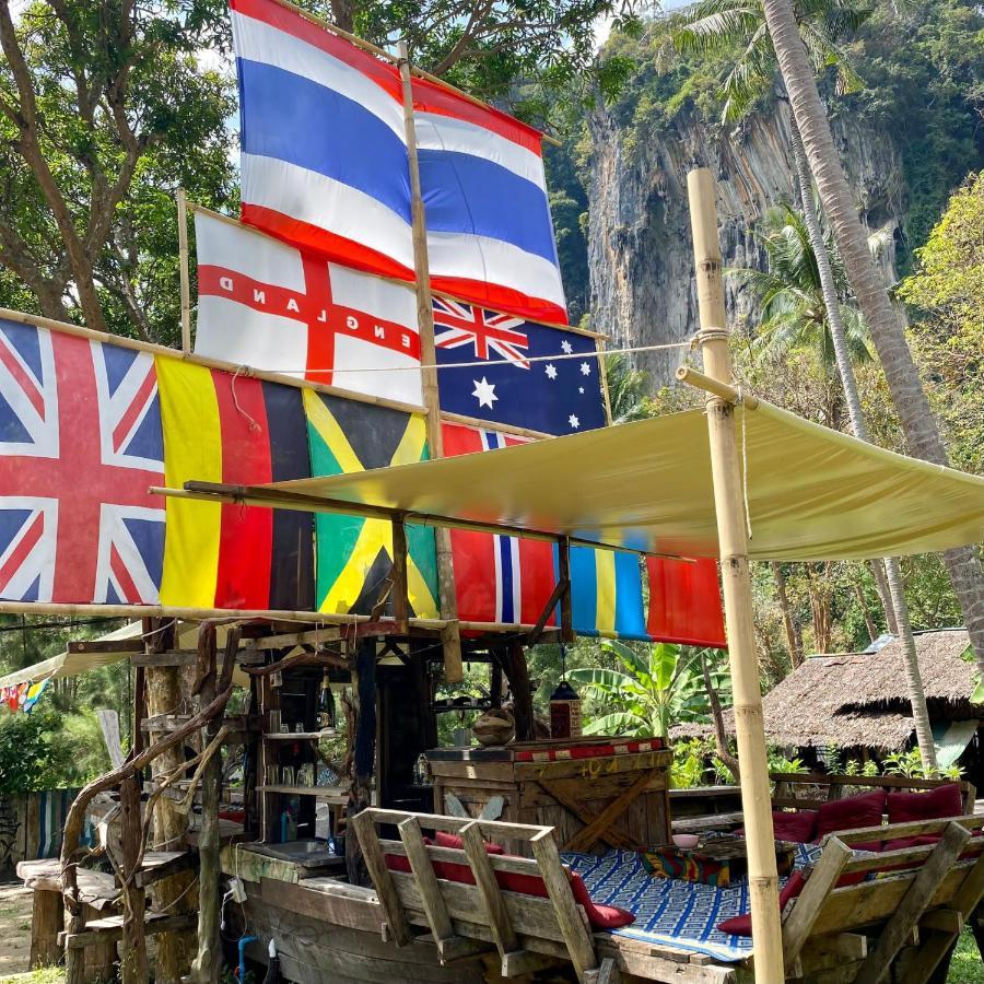 Chill Out Bar And Hostel Tonsai Beach