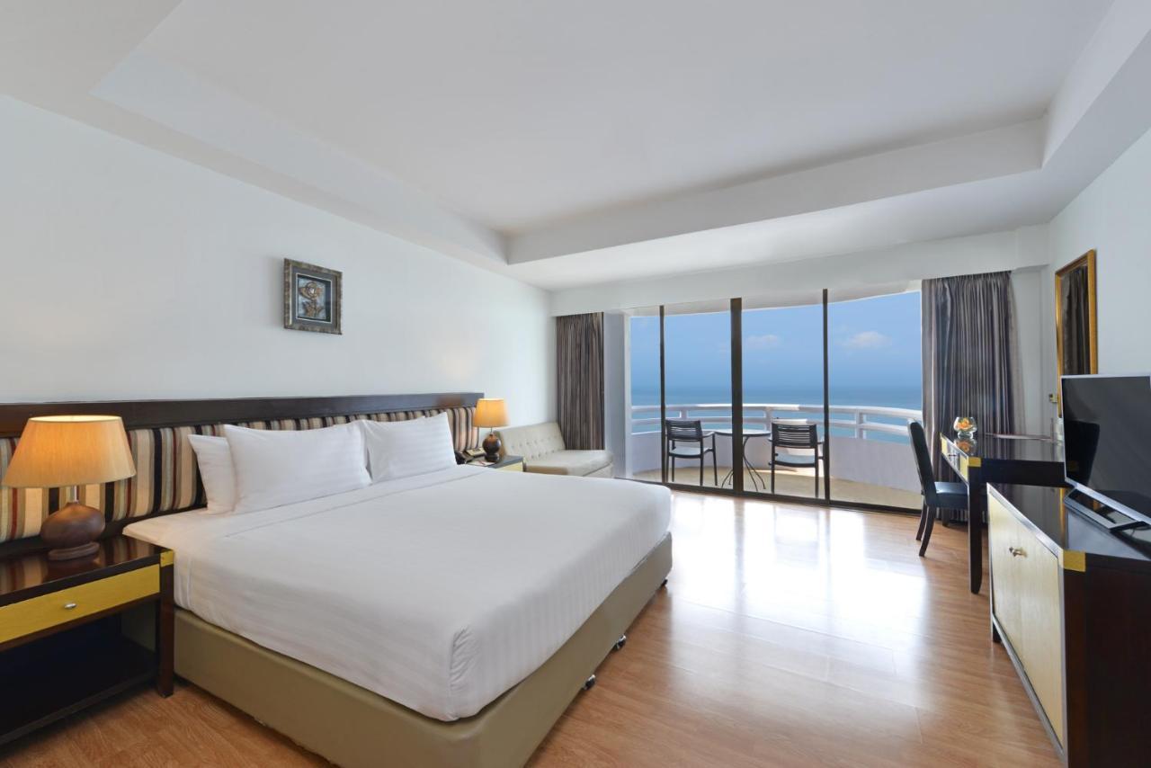 Hotel D Varee Beach, Pattaya 5*