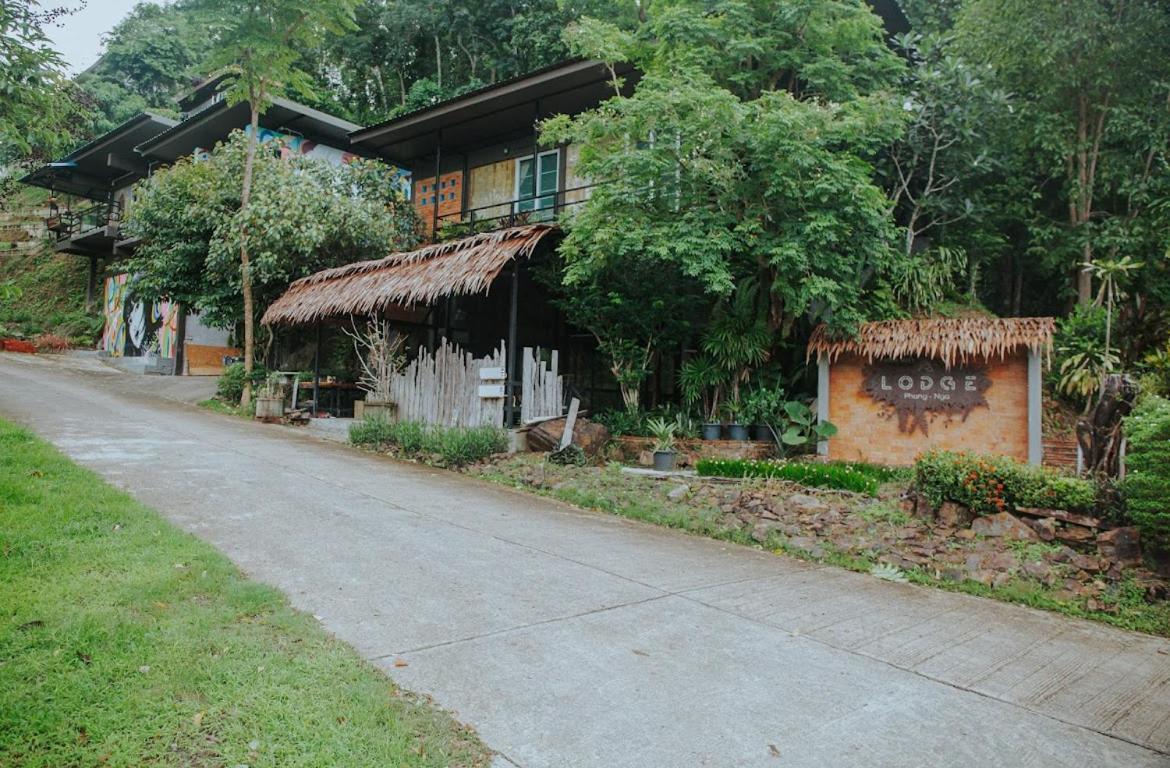 Country house ลอดจ์พังงา บูทีค *