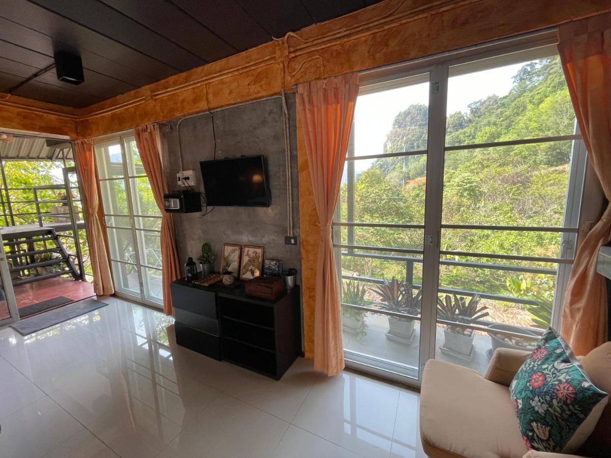 ลอดจ์พังงา บูทีค Country house *