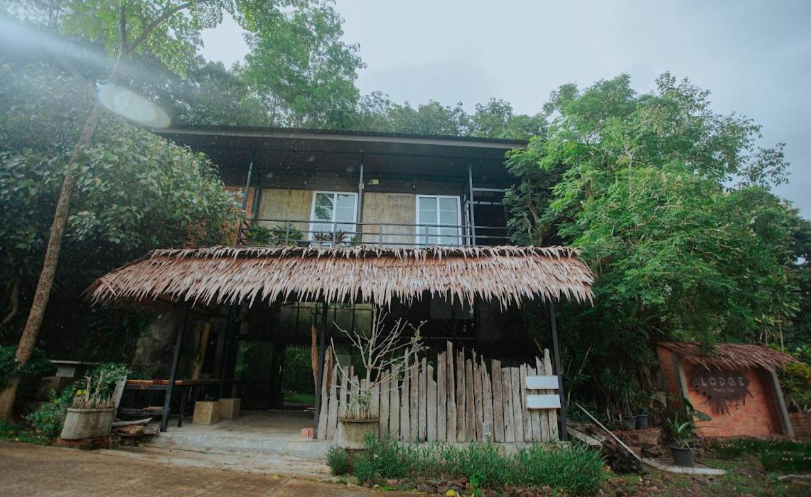 Country house ลอดจ์พังงา บูทีค Phang Nga