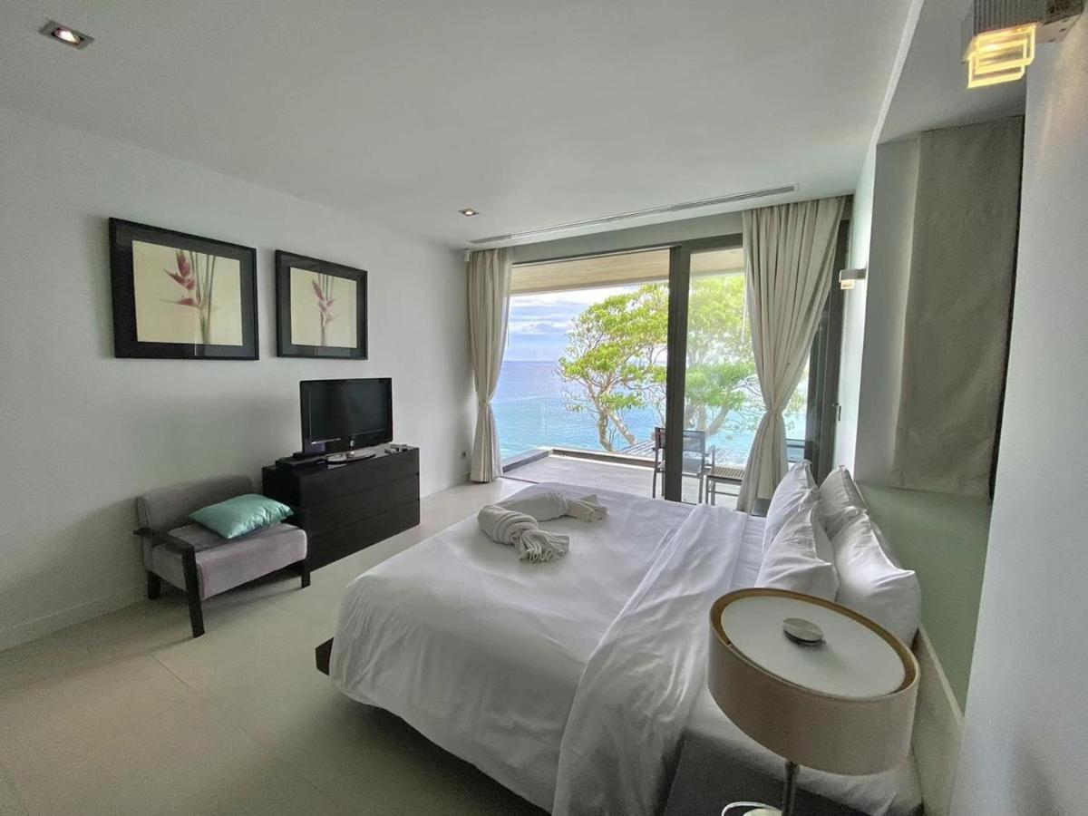 Villa Villa: 6-bedroom Oceanfront Pool Retreat *