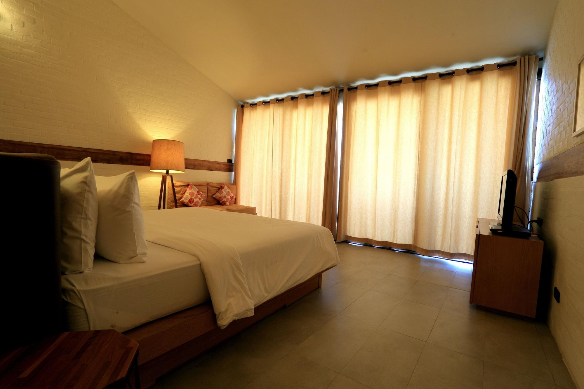 Resort Baan Talay 4*