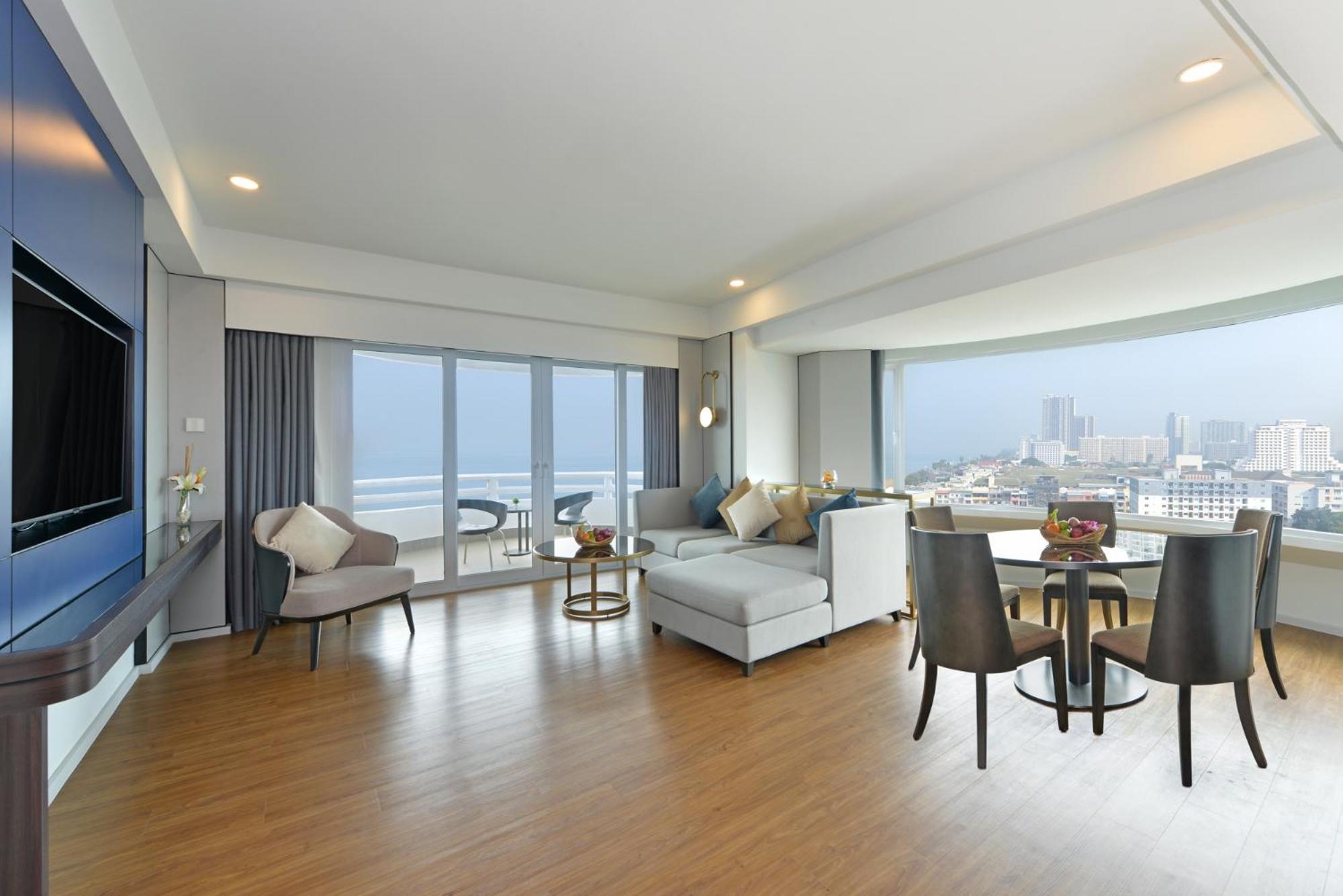 Hotel D Varee Beach, Pattaya Jomtien Beach