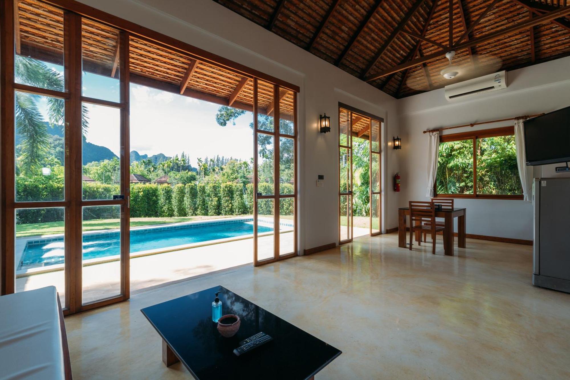 Resort Pool Bor Saen