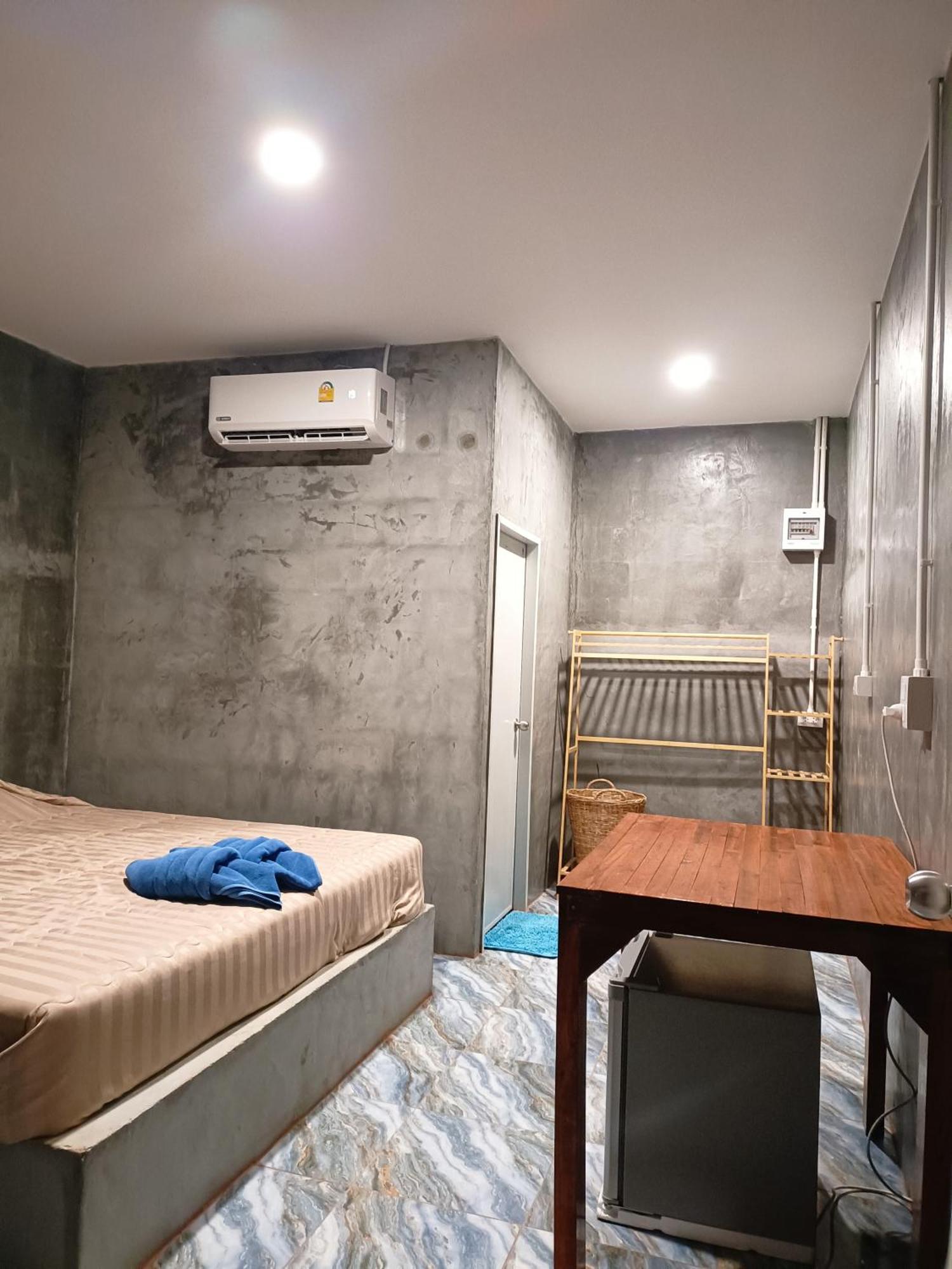 Cat Guest house 2*