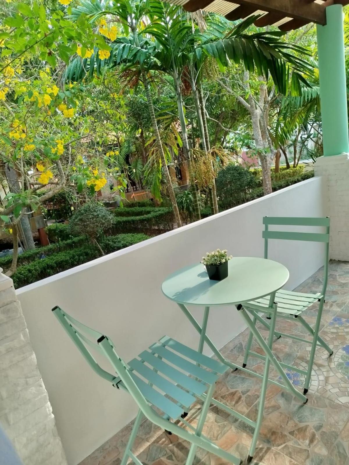 Luana Resort *