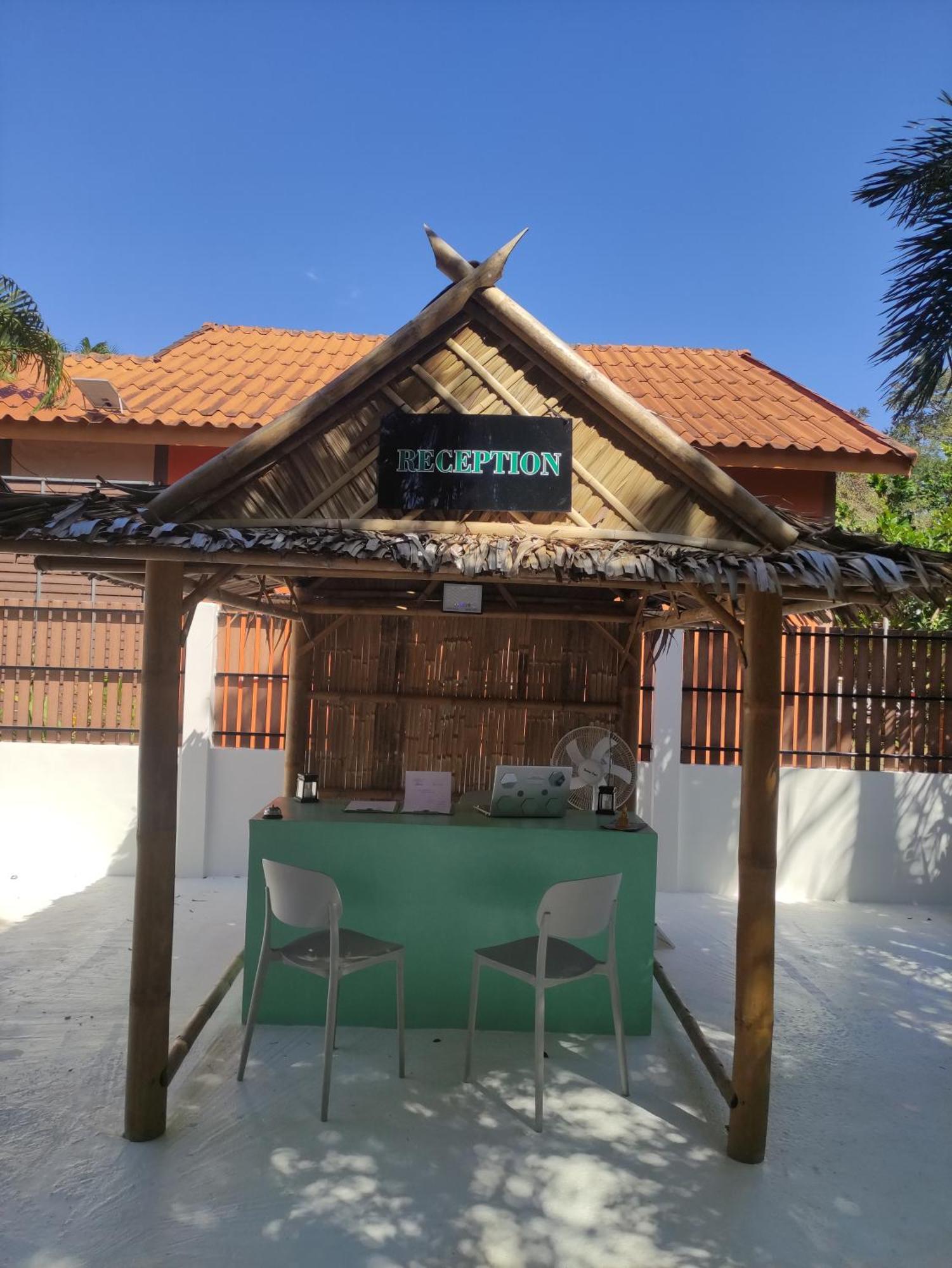 Luana Resort *