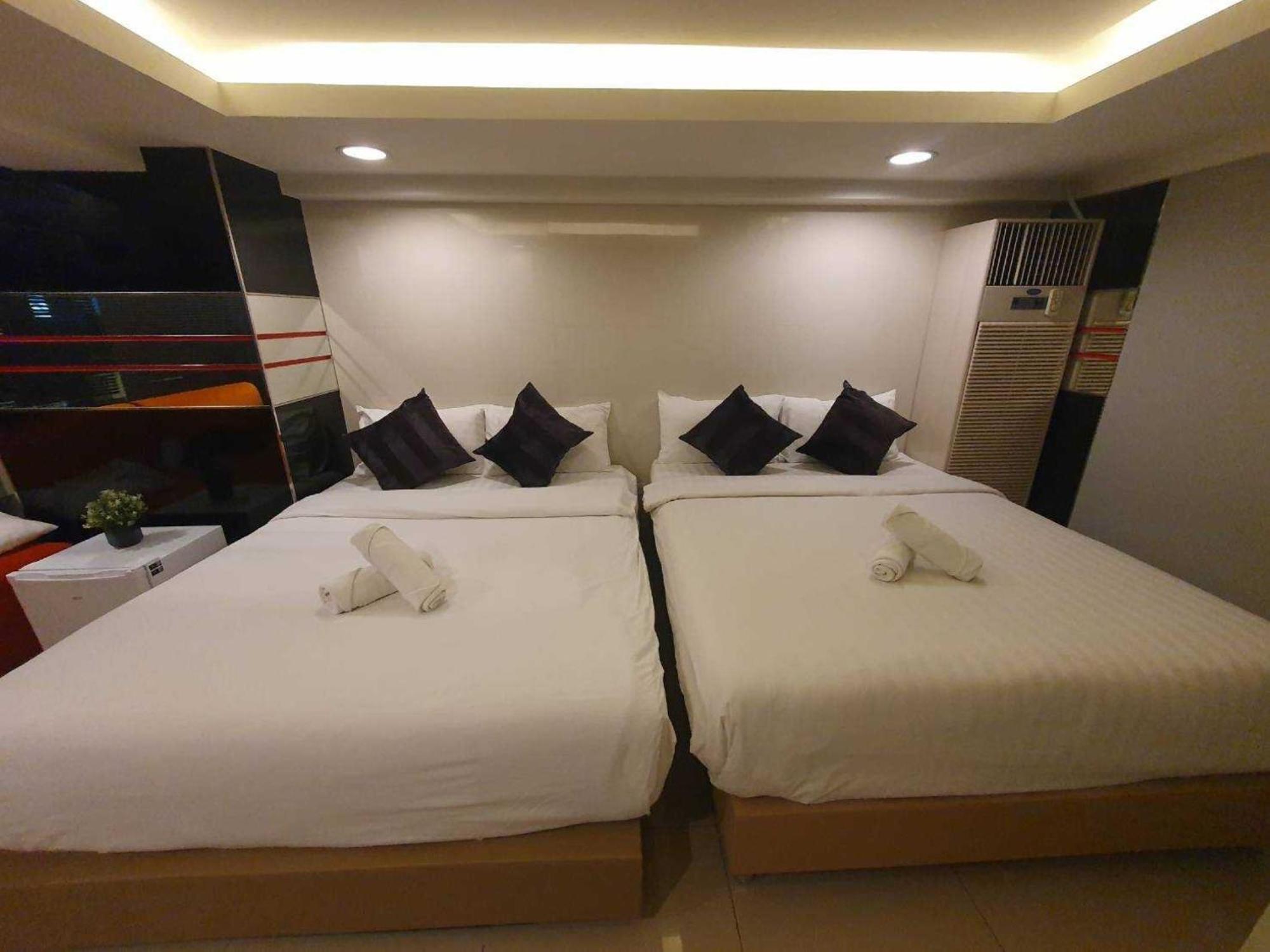 Hotel De Lux Bangkok 4*