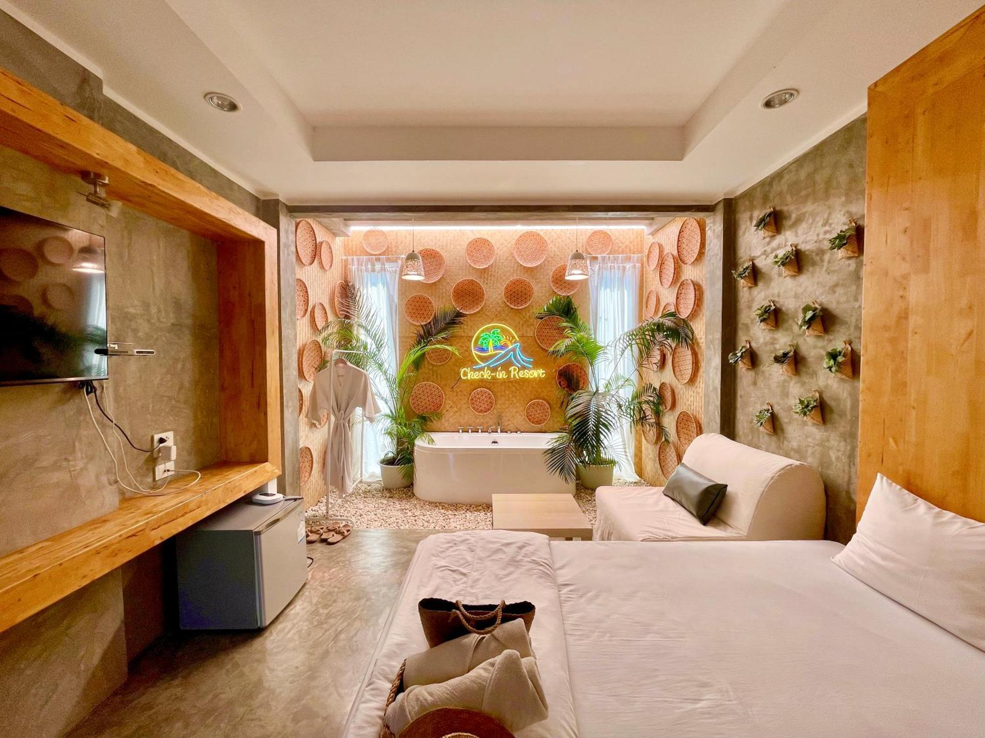 Check-in Hotel
