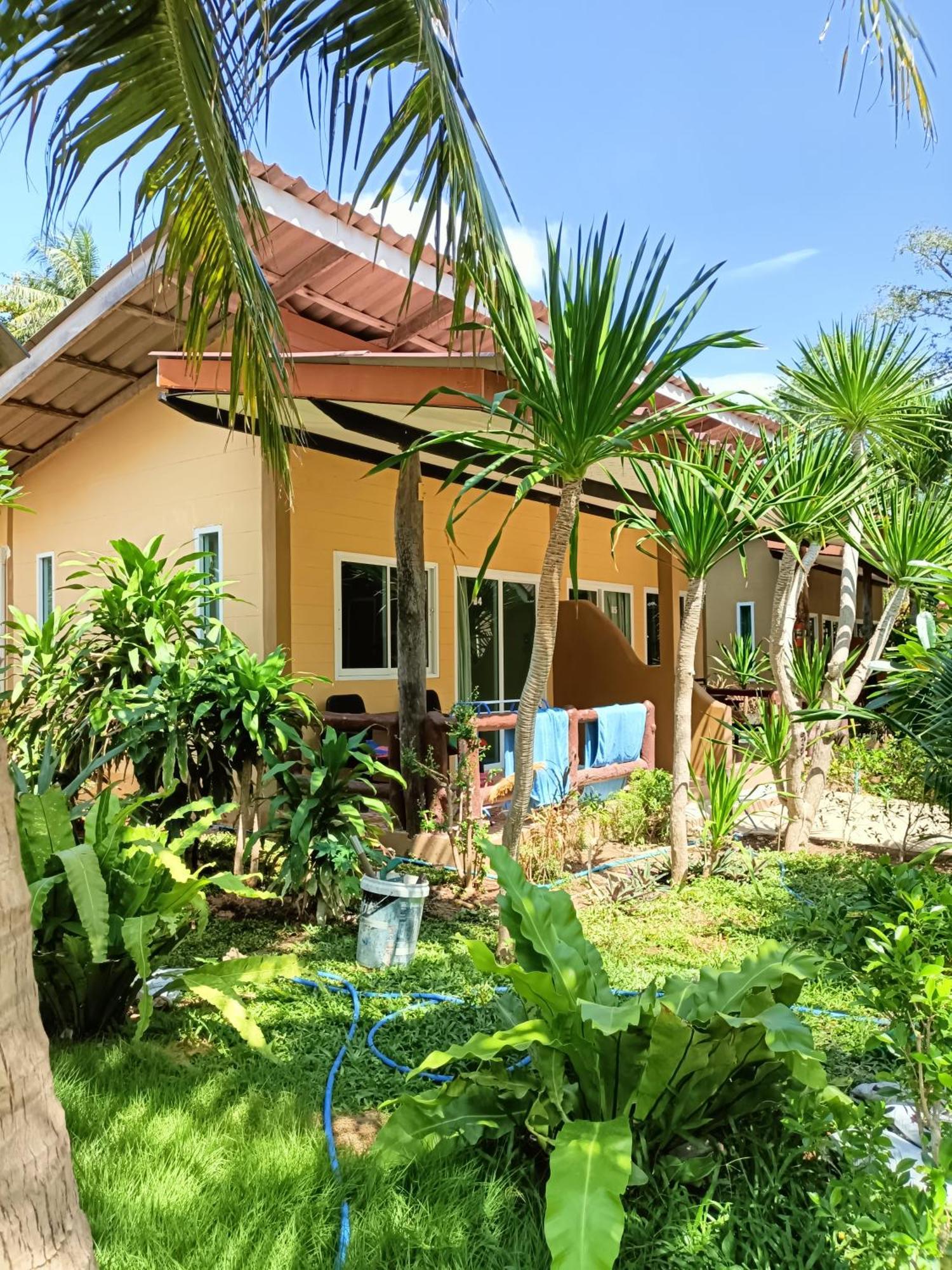 Sea Shell Resort *