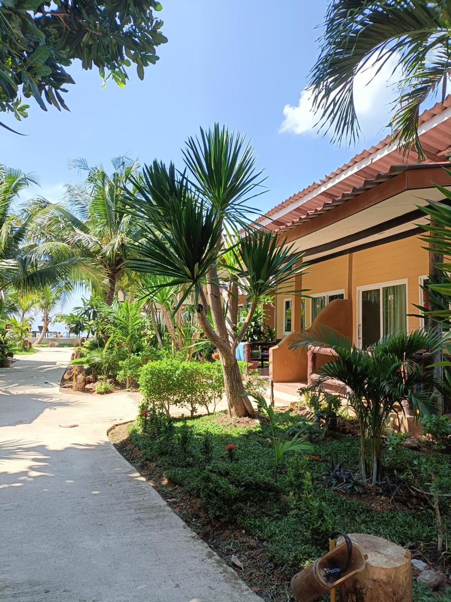 Sea Shell Resort *
