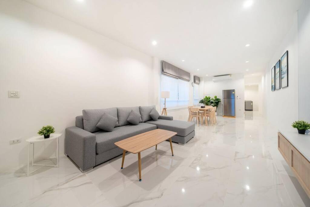 2br Townhome 300m Walk To Fully Equipped Apartment *
