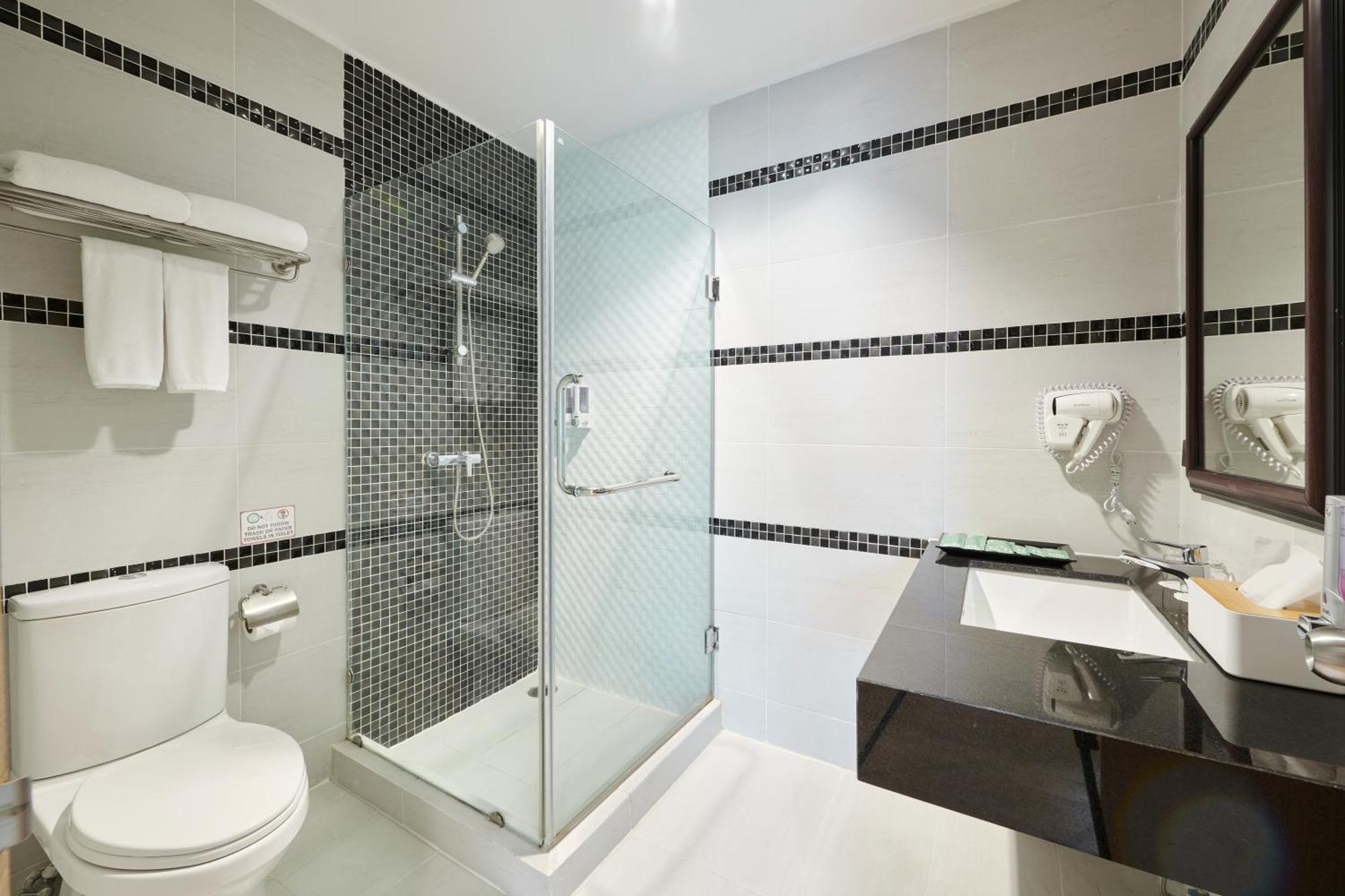 Adelphi Hotel 4*