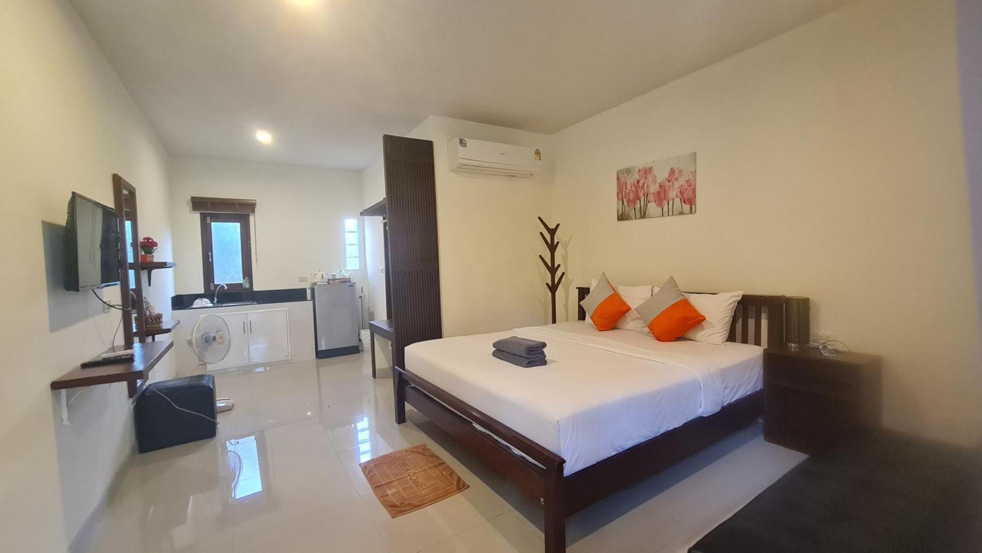 Baan Suan Rim Klong Resort